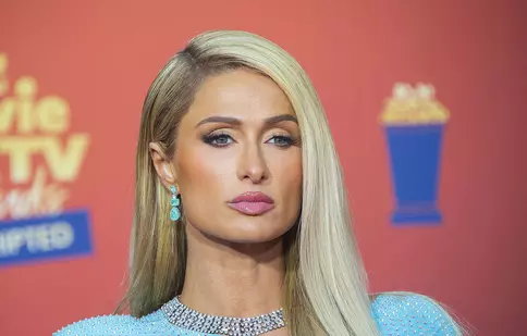Paris Hilton povestește cum a fost abuzată sexual la școală. „Plângeam în timp ce mă țineau”
