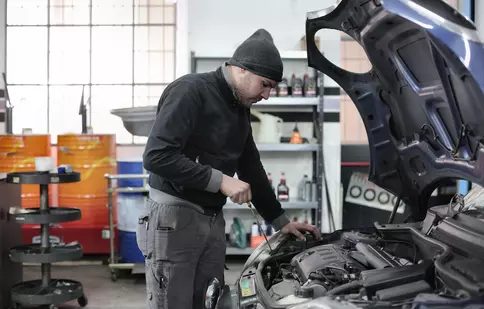 Cum să îți pregătești mașina pentru venirea iernii?