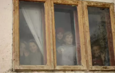 „Asta-i România”, 20 noiembrie 2022. Povestea dureroasă a cinci frați abandonați de mamă