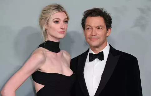 „The Crown”, sezonul 5. Elizabeth Debicki, interpreta Prințesei Diana, apariție senzațională la premiera londoneză a serialului Netflix