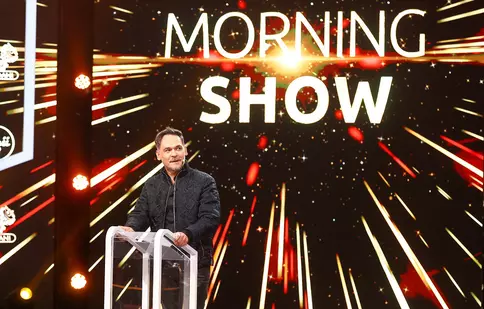 Răzvan Simion și Ilona Brezoianu, val de ironii la adresa colegilor de la Antena 1. Vedetele se întrec în discursuri usturătoare