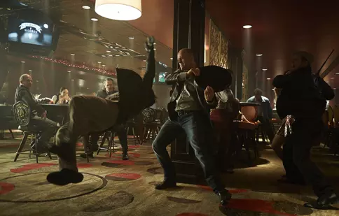 Filme la TV azi, 18 noiembrie: „Joc periculos”, „Zâmbet de Mona Lisa”, „Competiția oficială”