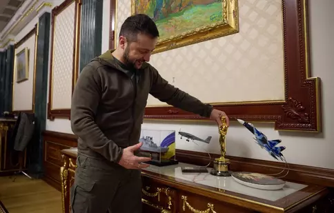 Oscarul a ajuns în Ucraina. De la cine a primit președintele Zelenski mult râvnita statuetă