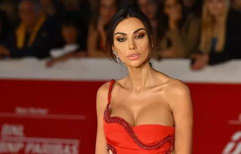 Mădălina Ghenea, jefuită pe un aeroport din Roma. Ce era în valiza furată de hoți