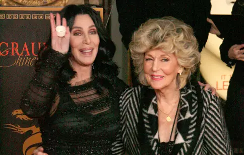 Cher trece prin momente dureroase. Mama ei, Georgia Holt, a murit