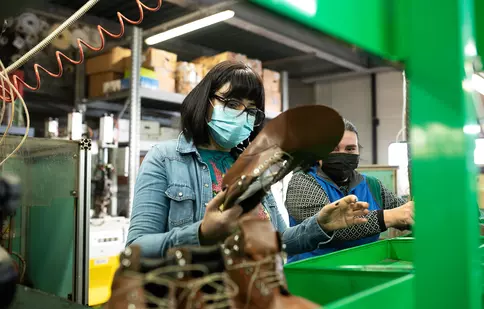 Emisiunea „Șef sub acoperire” revine în grila Pro TV. Când începe noul sezon și cine este protagonista primului episod