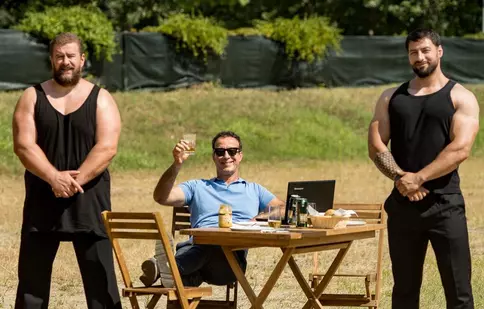 Filmul „Nunţi, botezuri, înmormântări” are un succes răsunător pe Netflix. Este pe primul loc în topul celor mai vizionate filme