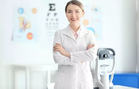 Care este diferența între un control optometric și un consult oftalmologic