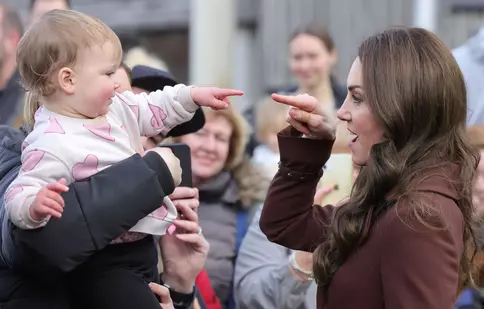 Kate Middleton, la prima sa vizită oficială în Cornwall de când a preluat titlul de Ducesă. Prințesa a topit inimile celor prezenți