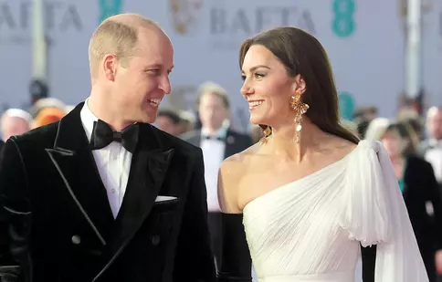 The Crown, sezonul 6. Primele imagini cu Prințul William și Kate Middleton din serialul Netflix