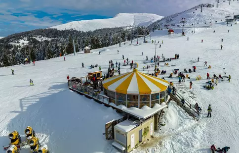 ROventura, 11 februarie 2023. Călătorie fascinantă prin Munții Retezat, spre perla de gheață a Hunedoarei