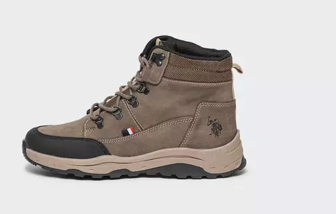 Moda pentru bărbați. Ghete și ceasuri la modă în 2023