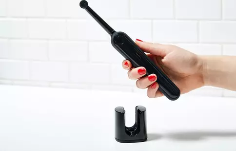 4 lucruri la care trebuie să vă uitați când cumpărați o periuță de dinți electrică