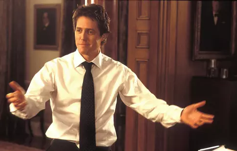Cine e Hugh Grant? Actorul britanic, erou al comediilor romantice, a recunoscut că nu e un romantic. Cum le-a descris el pe actrițele cu care a jucat