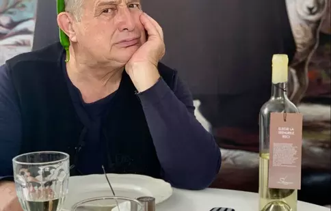 Mircea Dinescu revine la Prima TV cu un nou sezon al emisiunii „Poezie și delicatețuri”