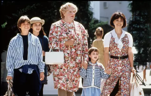 Vă vine să credeți? Se împlinesc 30 de ani de la lansarea comediei „Doamna Doubtfire, tăticul nostru trăsnit”, cu regretatul Robin Williams!