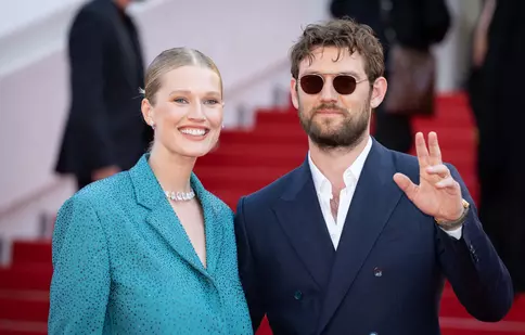 Alex Pettyfer și soția lui, Toni Garrn, divorțează. Primele declarații