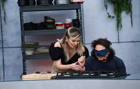 Chefi la cuțite 2023. Ce premiu valoros este pus în joc în lupta pentru amuletă. De ce sunt Chefii legați la ochi