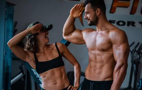 Cine este logodnica lui Remus Boroiu, fostul Faimos de la Survivor România 2023. Tânăra are o carieră de succes în online