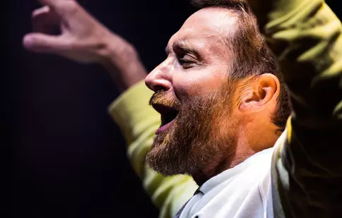 David Guetta aduce în 2023 o piesă din anii 90, în noua sa colaborare cu Anne-Marie & Coi Leray