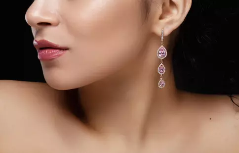 Cercei lungi vs cu șurub: Cum să faci alegerea potrivită?