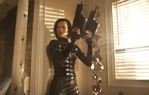 Filme la TV azi, 27 aprilie: „Resident Evil: Răsplata”, „Plan de rezervă”, „Prietenie cu folos”, „Star Trek. Dincolo de infinit”