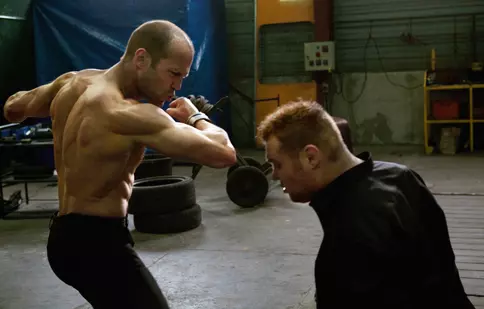 Filme la TV azi, 10 aprilie: „Curierul 3”, „Arma secretă”, „V de la Vendetta”, „Supraviețuitorul”