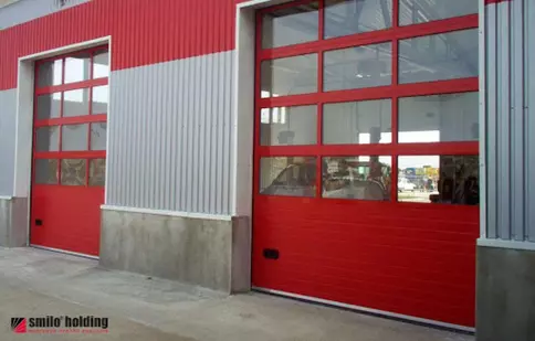 Dotări necesare, practice și durabile în sectorul industrial - uși secționale industriale 