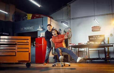 „Mașini pe alese"/ „Wheeler Dealers” sărbătorește 20 de ani de la lansare. Sezonul 18 începe la Discovery Channel