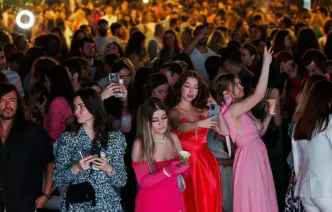 Intră în atmosfera ELLE New Media AWARDS 2023 și descoperă fotografiile surprinse în cadrul evenimentului organizat la Clubul Diplomatic