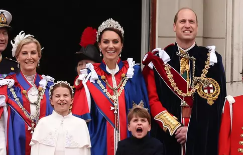Cele mai spectaculoase ținute de la încoronarea regelui Charles al III-lea. Kate Middleton și fiica ei au purtat ținute asortate