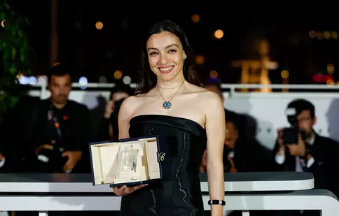 Cine e Merve Dizdar, turcoaica premiată la Cannes pentru cea mai bună actriță. A jucat în Doctorul Minune și Patria mea ești tu