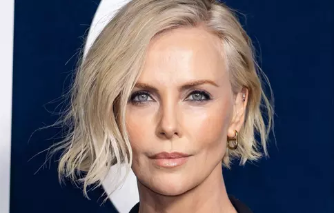 Cine este noul iubit al lui Charlize Theron. Au fost surprinși în ipostaze tandre pe străzile din Los Angeles