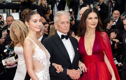 Catherine Zeta-Jones și fiica sa, apariție fabuloasă la Cannes 2023. Michael Douglas, eclipsat de prezența celor două