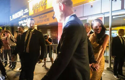 Harry și Meghan, urmăriți de paparazzi și implicați într-un incident „aproape catastrofal”. Ce spune poliția din New York