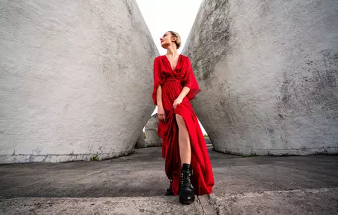 Rochia de ocazie perfectă te transpune direct într-o poveste: cum să alegi o rochie memorabilă