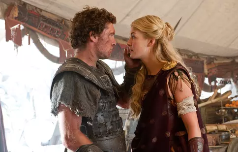 Filme la TV azi, 5 mai: „Furia titanilor”, „Batman - Începuturi”, „Terminator 2: Ziua judecății”, „Astă seară dansăm în familie”