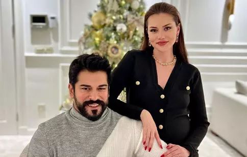Cum a sărbătorit actorul Burak Özçivit ziua de naștere a soției sale, Fahriye Evcen
