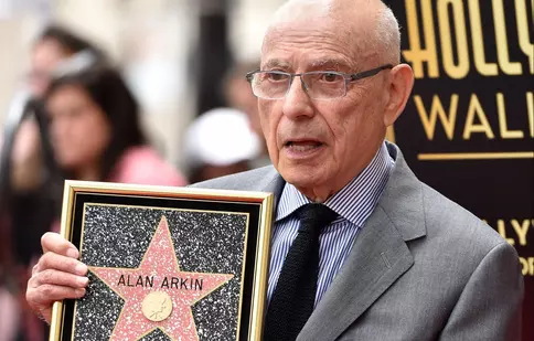 Alan Arkin, actorul premiat cu Oscar, cunoscut pentru „Little Miss Sunshine” și „Argo”, a murit la 89 de ani