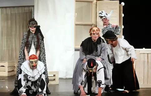 Amor, trădare şi vitriol într-un spectacol provocator cu celebra comedie D-ALE CARNAVALULUI