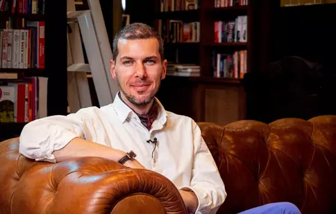 Marius Constantinescu, despre cărțile de căpătâi, planuri de vacanță și 5 lecturi de neratat anul acesta. EXCLUSIV