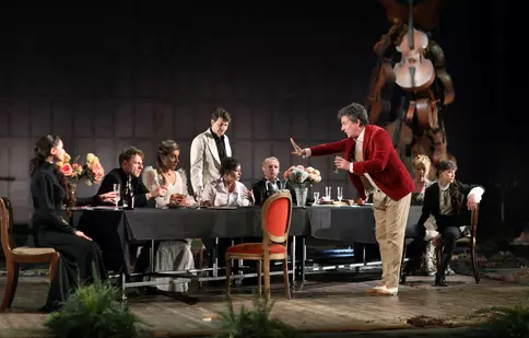 Un spectacol captivant pe scena mare a TNB : ”Părinți și copii” în regia lui Vlad Massaci