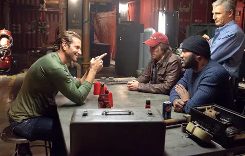 Filme la TV azi, 8 iunie: „Echipa de șoc”, „Prietenie cu folos”, „Omul din întuneric”, „Întâlnire cu surprize”