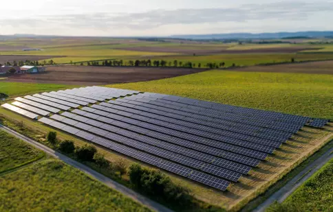 Descoperirea lumii Fotovoltaice: Panouri, Invertoare și Baterii 