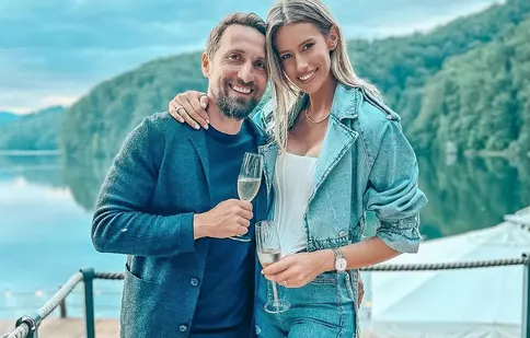 Gabriela Prisăcariu și Dani Oțil se căsătoresc religios în weekend. Prima imagine cu rochia de mireasă