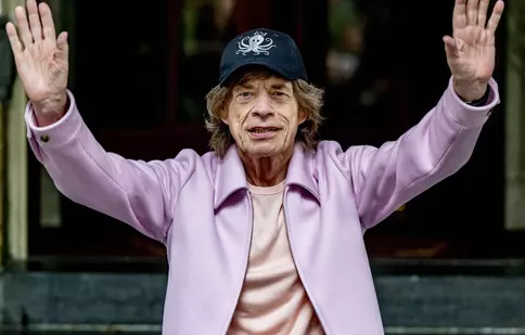 Mick Jagger a împlinit 80 de ani! Artistul, în formă maximă alături de fiul său de 6 ani