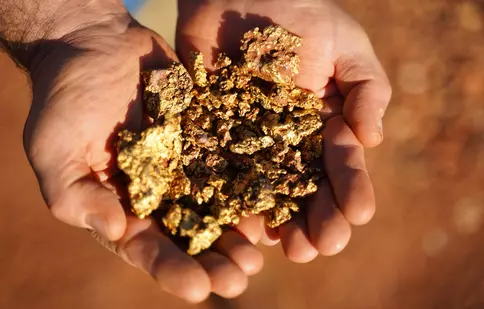 În căutarea aurului, pe două continente diferite