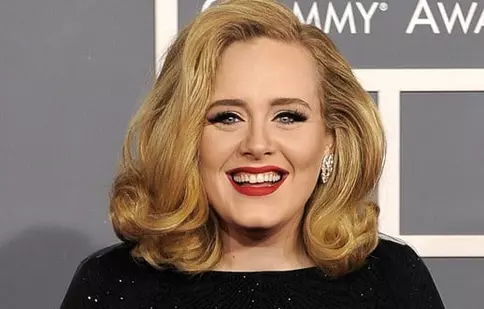 Băieţelul lui Adele a primit cadouri de la Rihanna