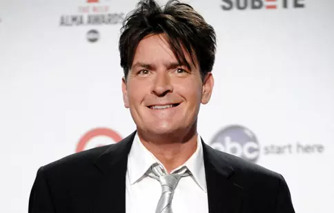 Charlie Sheen nu mai crede în tratamentele minune