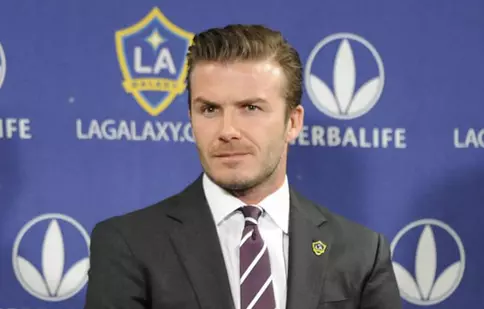 David Beckham a pus ochii pe maşina lui James Bond